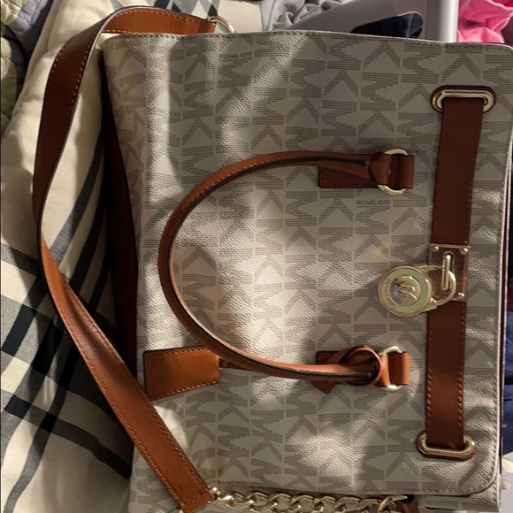 As is, MK’s purse - Picture 3 of 4